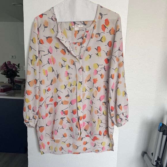 Elegant Floral Blouse with Vibrant Accents - Picture 1 of 2